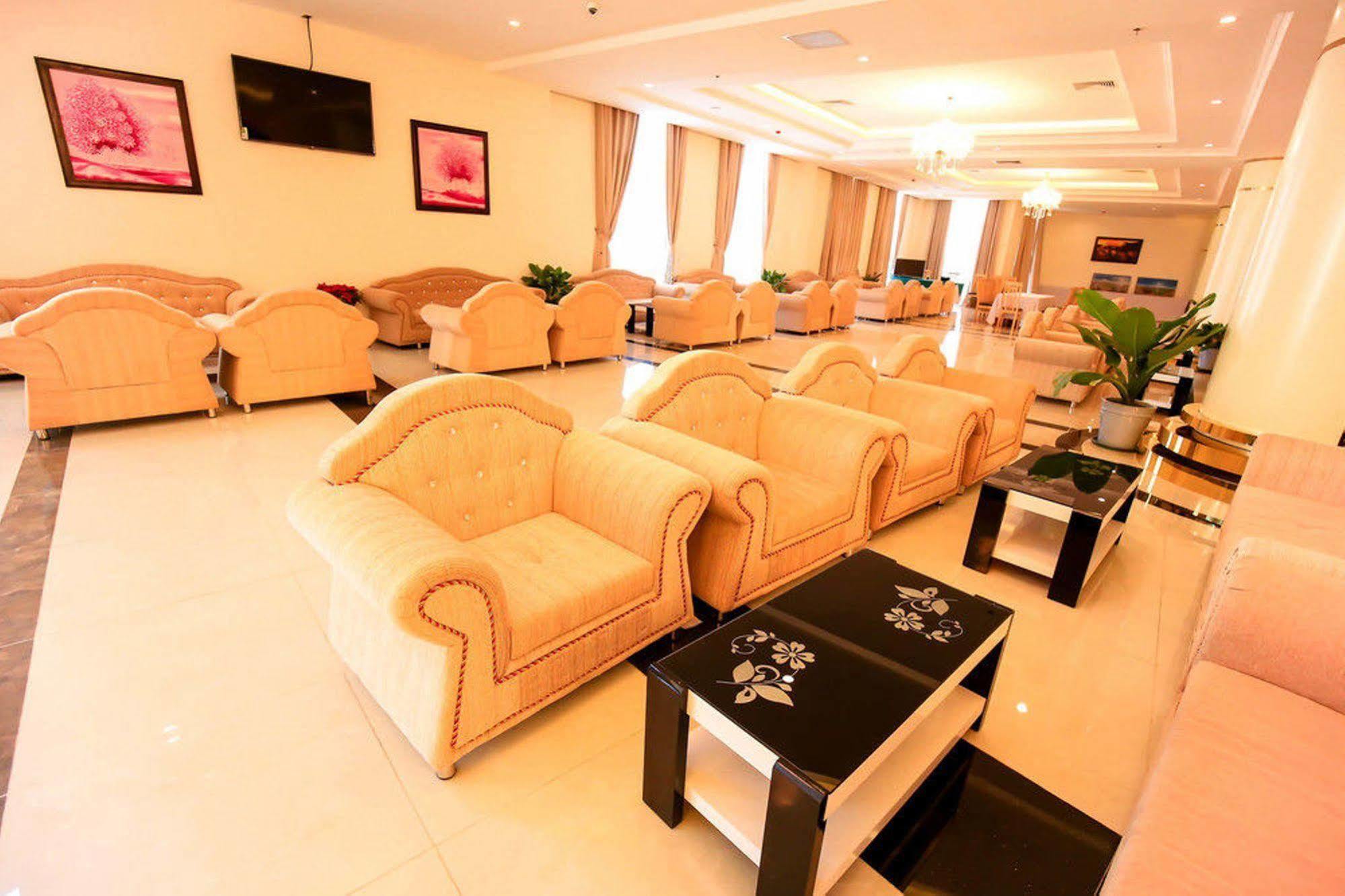 Bavico Plaza Hotel Далат Экстерьер фото