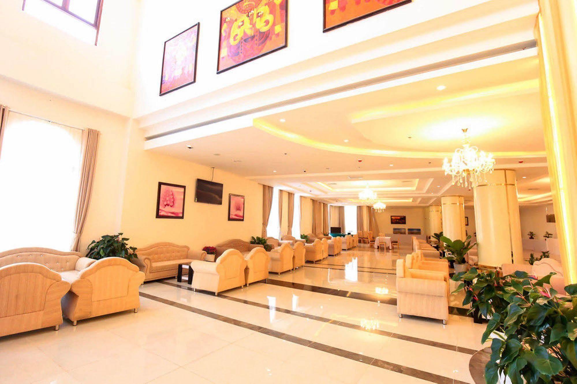 Bavico Plaza Hotel Далат Экстерьер фото