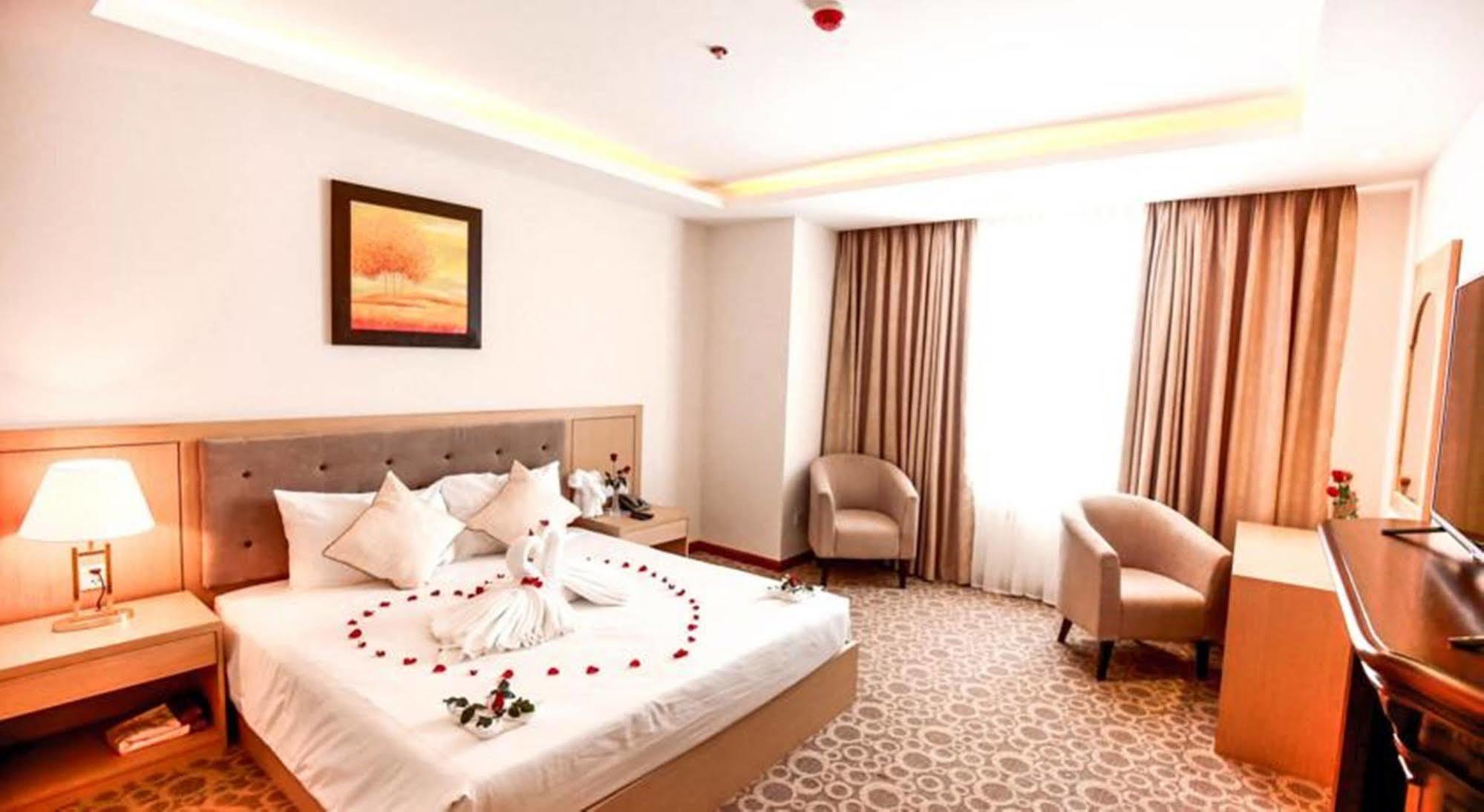 Bavico Plaza Hotel Далат Экстерьер фото