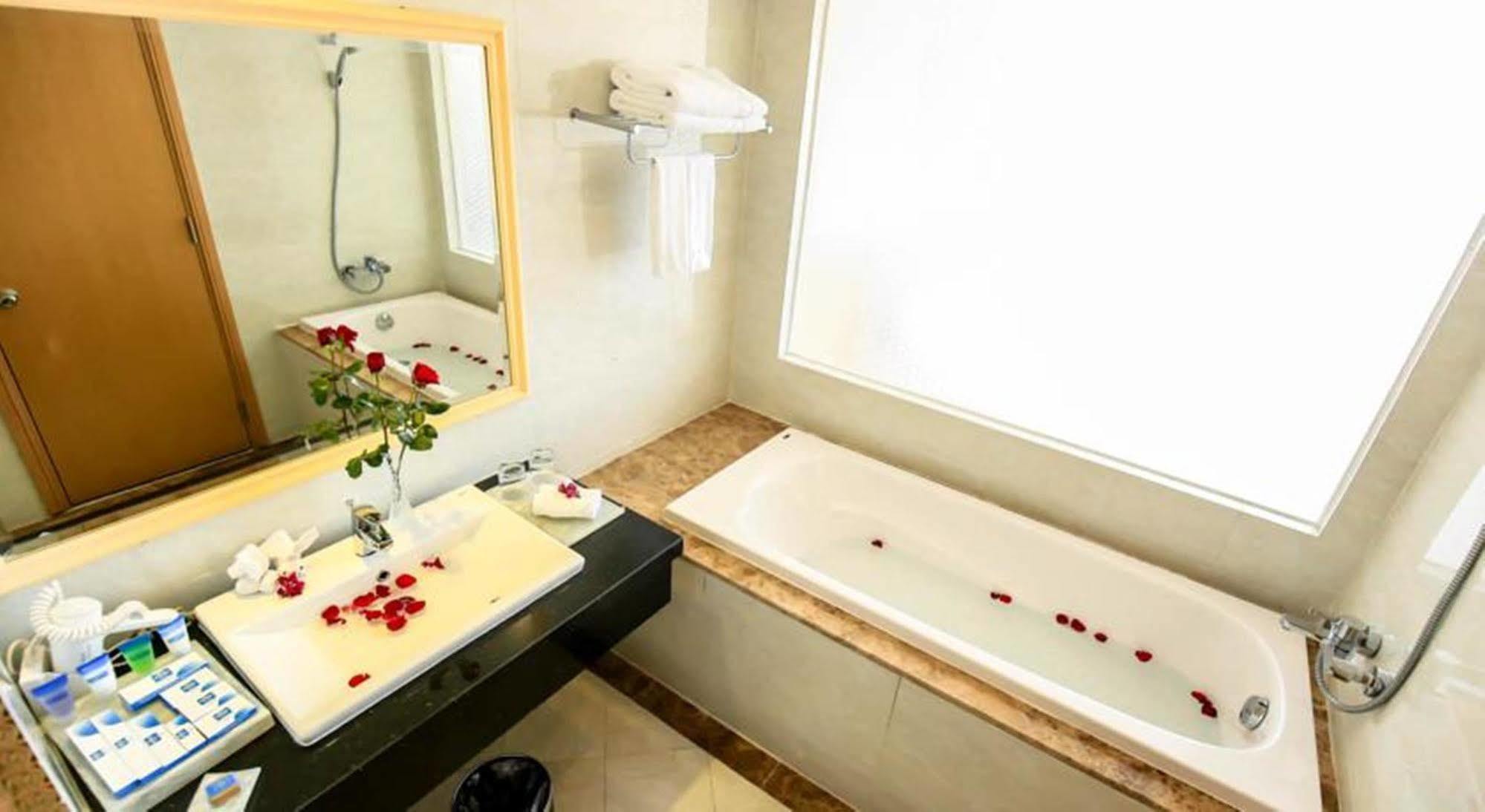 Bavico Plaza Hotel Далат Экстерьер фото