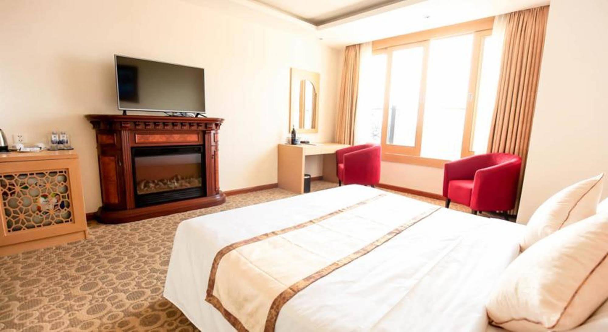 Bavico Plaza Hotel Далат Экстерьер фото