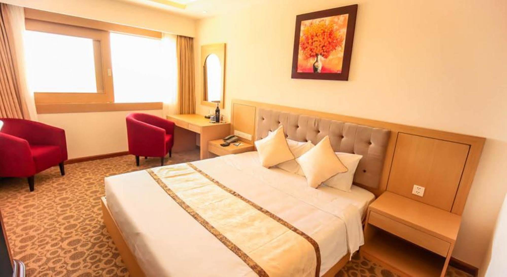 Bavico Plaza Hotel Далат Экстерьер фото