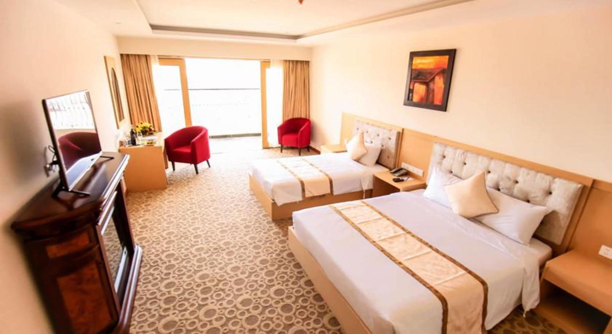 Bavico Plaza Hotel Далат Экстерьер фото